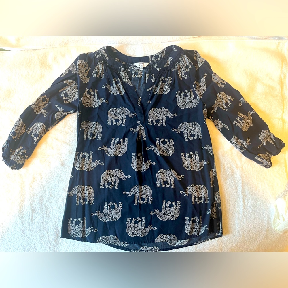 Crown & ivy top with elephants